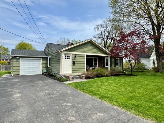 Attached, Exterior, Facade, Cape Cod