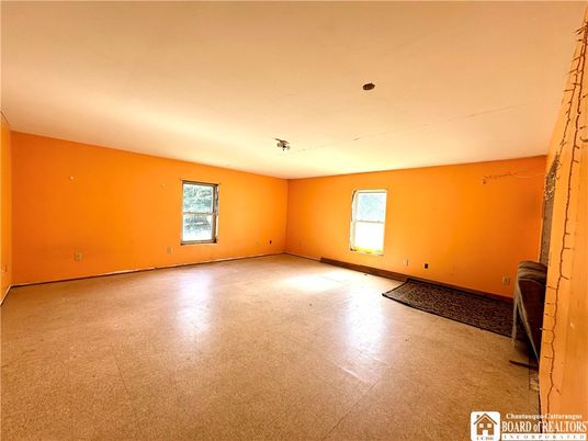 Empty room, Interior
