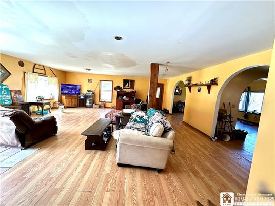Interior, Living room, Pendant Lights, Wood Texture Flooring