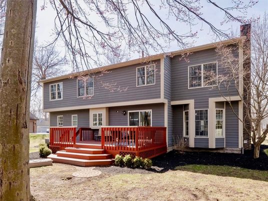 Exterior, Facade, Raised Ranch
