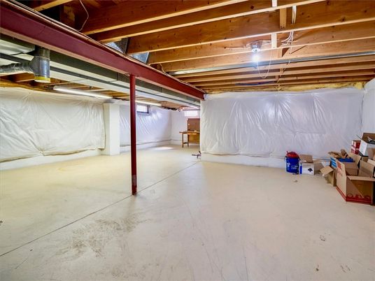 Garage, Interior, Wooden Beams