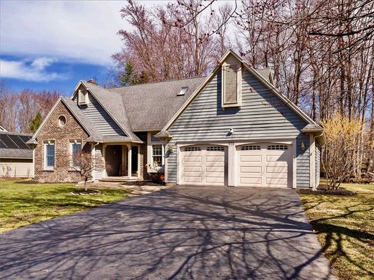 Attached, Exterior, Facade, Brick Facade, Ranch