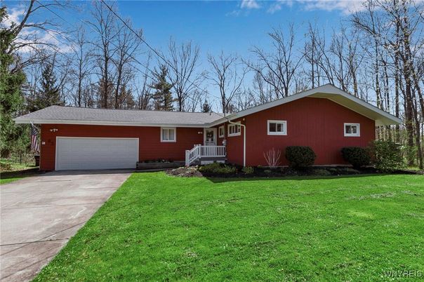 Attached, Exterior, Facade, Ranch