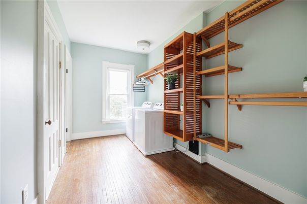 Interior, Washer, Wood Texture Flooring