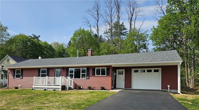Attached, Exterior, Facade, Cape Cod
