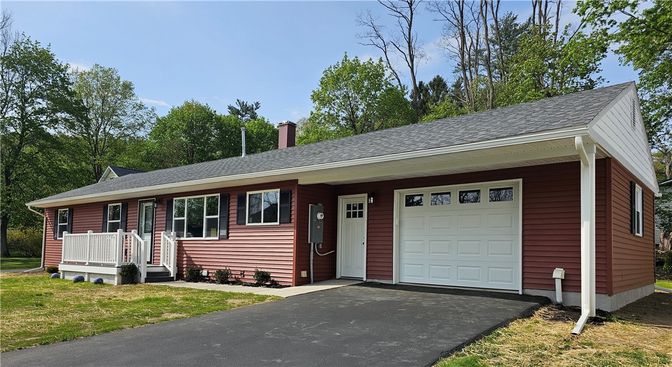 Attached, Exterior, Facade, Cape Cod