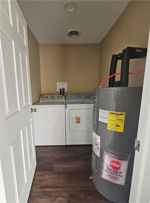 Interior, Washer, Wood Texture Flooring
