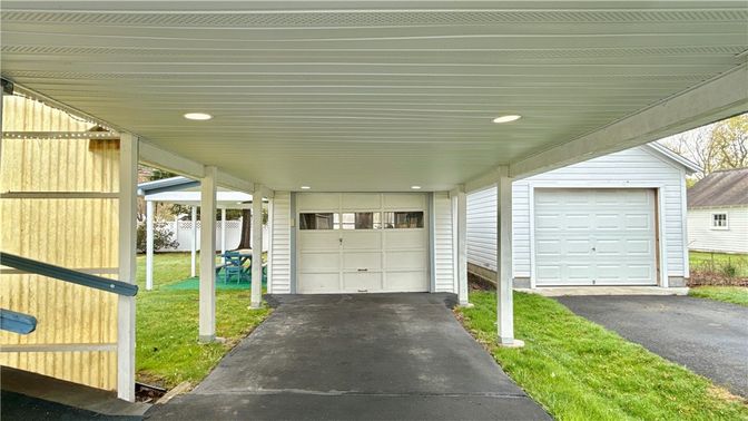 Detached Garage, Exterior