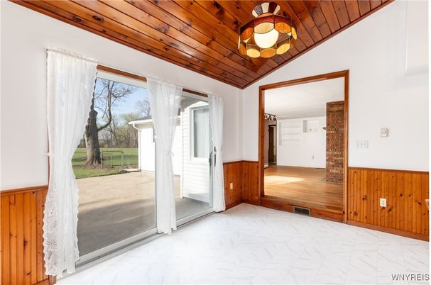 Empty room, Interior, Marble, Wooden Ceilings