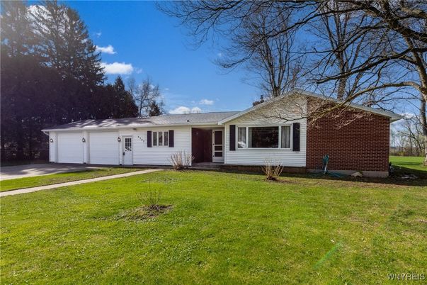 Attached, Exterior, Facade, Brick Facade, Ranch