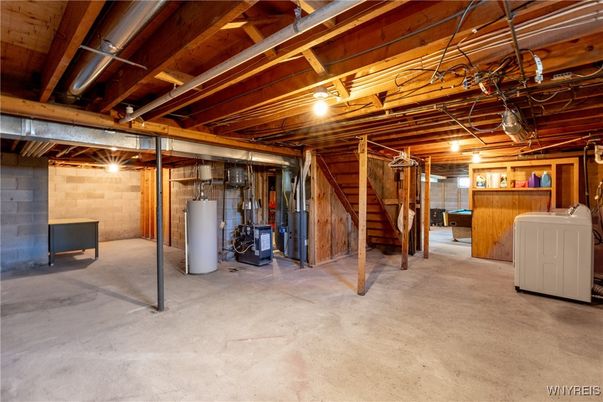 Interior, Washer, Wooden Beams