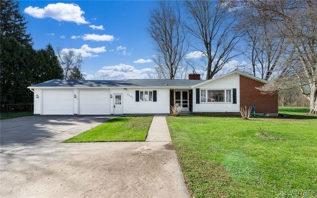 Attached, Exterior, Facade, Brick Facade, Ranch