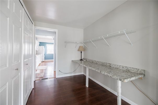 Interior, Walk-in Closets, Wood Texture Flooring