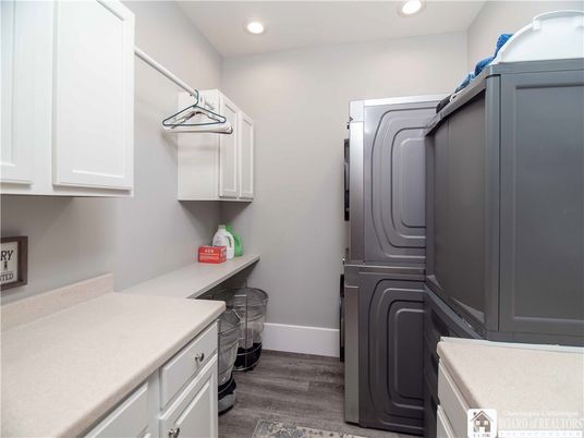 Interior, Recessed Lighting, Washer, Wood Texture Flooring
