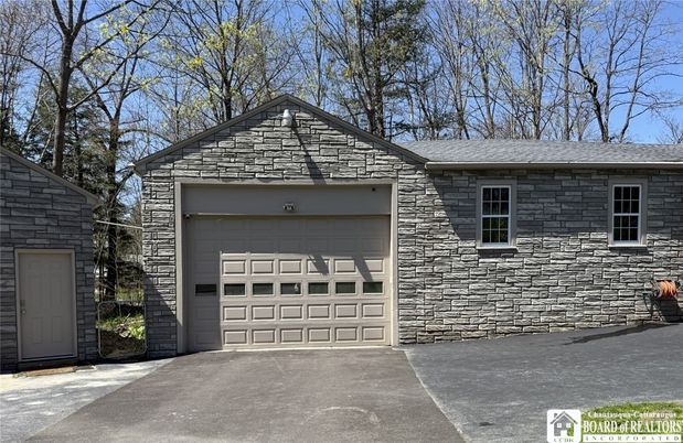 Attached, Exterior, Facade, Ranch