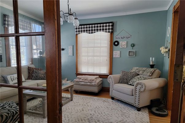 Interior, Living room, Pendant Lights, Wood Texture Flooring
