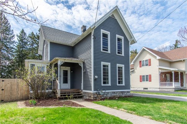 Exterior, Facade, Queen Anne Victorian