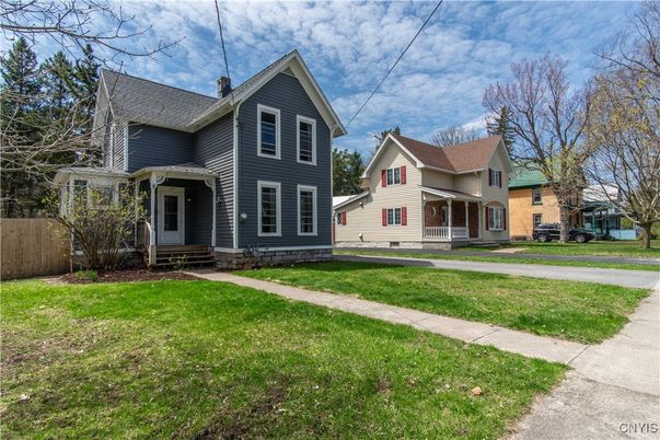 Exterior, Facade, Queen Anne Victorian