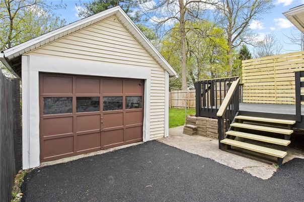 Detached Garage, Exterior