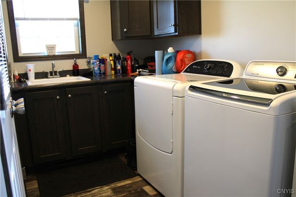 Interior, Washer, Wood Texture Flooring