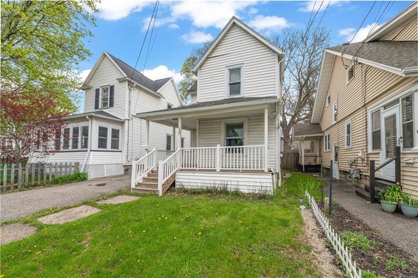 Backyard, Exterior, Facade, Queen Anne Victorian