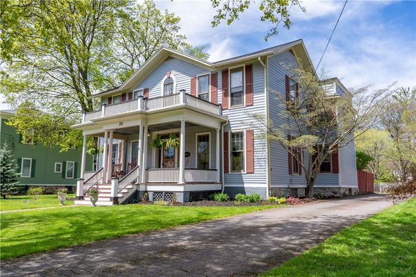 Exterior, Facade, Queen Anne Victorian