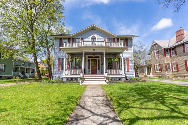 Exterior, Facade, Queen Anne Victorian