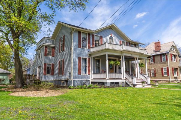 Exterior, Facade, Queen Anne Victorian