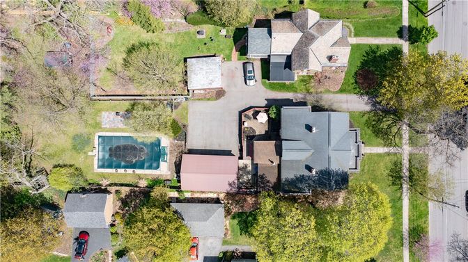 Exterior, Drone