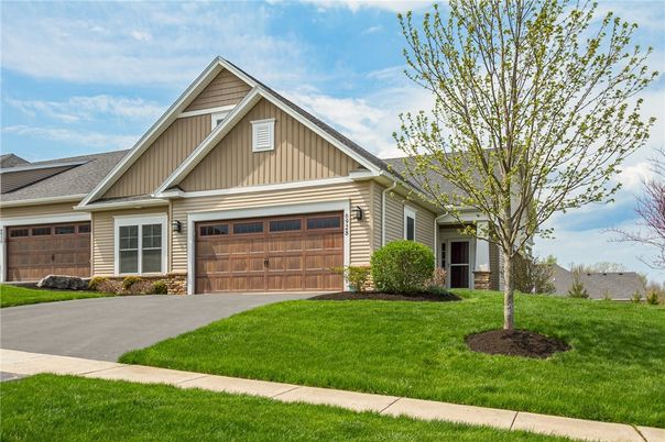Attached, Exterior, Facade, Ranch
