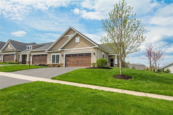Attached, Exterior, Facade, Ranch