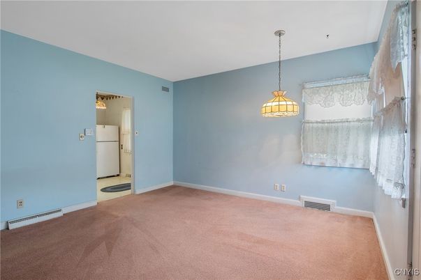 Empty room, Interior, Pendant Lights