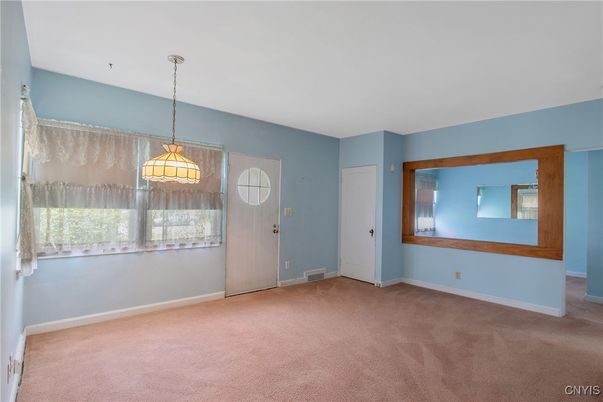 Empty room, Interior, Pendant Lights