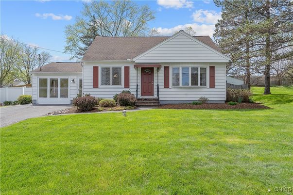 Exterior, Facade, Cape Cod