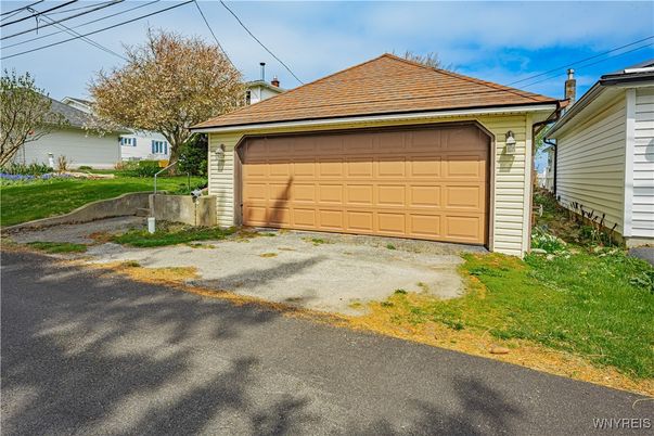 Detached Garage, Exterior