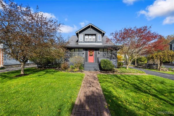 Exterior, Facade, American Foursquare