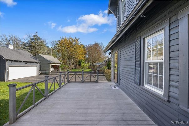 Detached Garage, Exterior