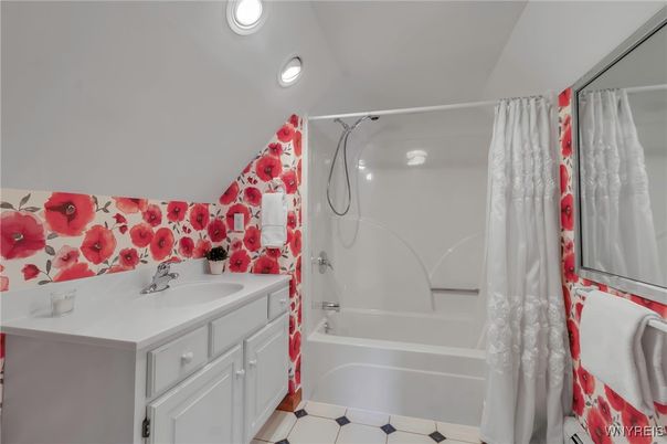 Bathroom, Interior, Recessed Lighting