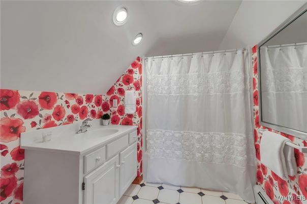 Bathroom, Interior, Recessed Lighting