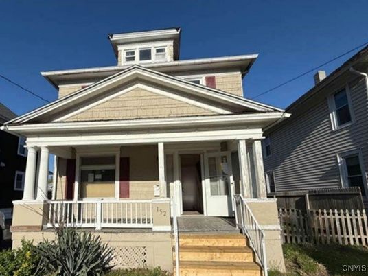 Exterior, Facade, American Foursquare