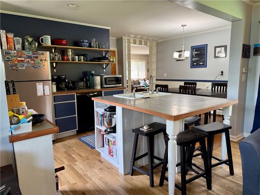 Dining room, Interior, Kitchen, Pendant Lights, Recessed Lighting, Wood Texture Flooring