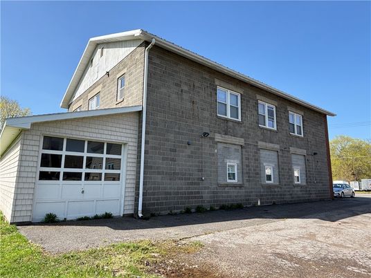 Attached, Exterior, Facade, Rowhouse
