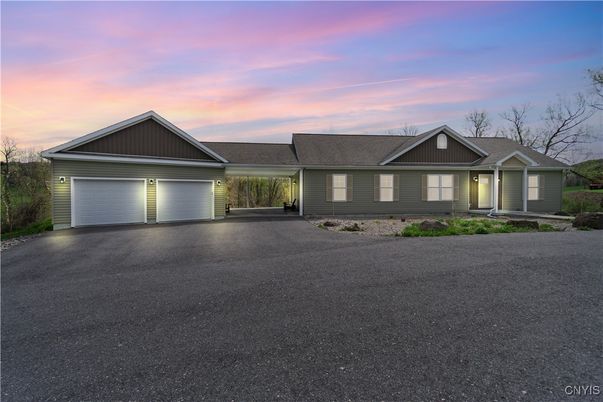 Attached, Exterior, Facade, Ranch