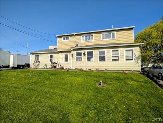 Backyard, Exterior, Facade, Split Level