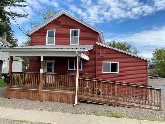 Exterior, Facade, Log Home