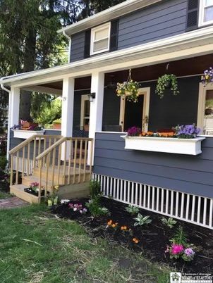 Exterior, Facade, American Foursquare