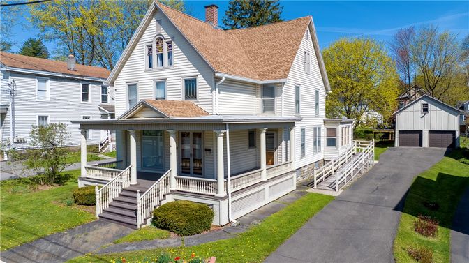 Exterior, Facade, Queen Anne Victorian
