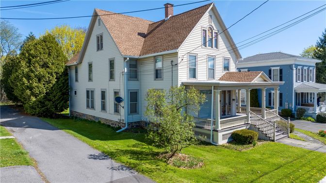 Exterior, Facade, Queen Anne Victorian