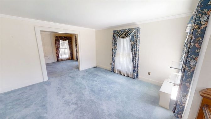 Empty room, Interior