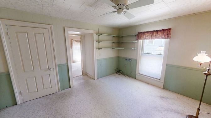 Empty room, Interior